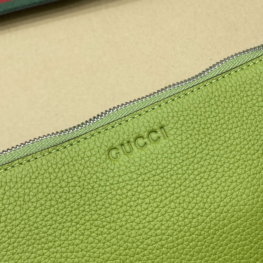 Gucci 824529 Gucci B Small Bag Olive green