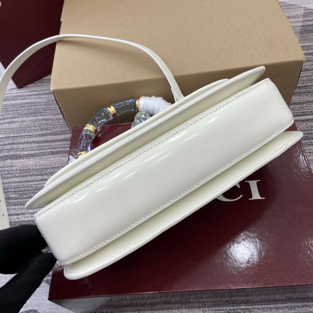 Gucci 827750 Gucci Bamboo Diva Medium Bag White