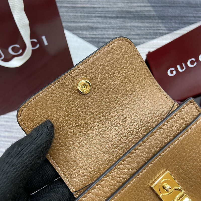 Gucci 828148 Gucci Softbit Card Case Brown