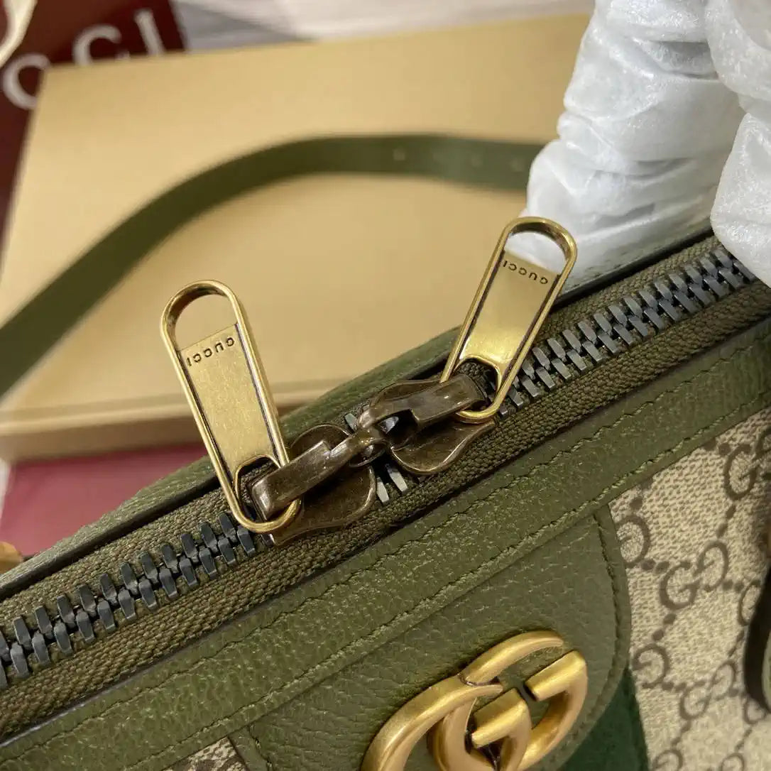 Gucci 834469 Gucci Savoy medium duffle bag beige and Green fabric
