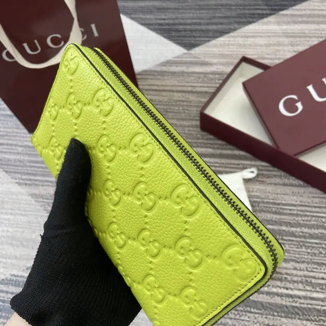 Gucci 835003 Gucci Imprint zip around wallet Green