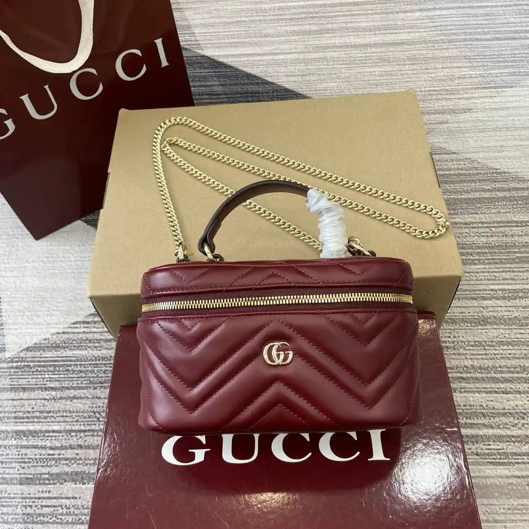 Gucci 837454 GG Marmont mini vanity bag Red