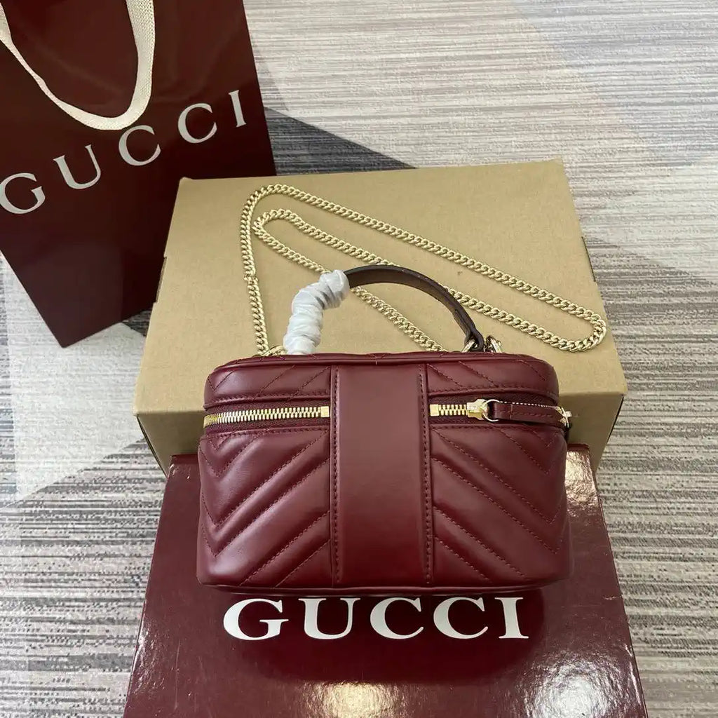 Gucci 837454 GG Marmont mini vanity bag Red