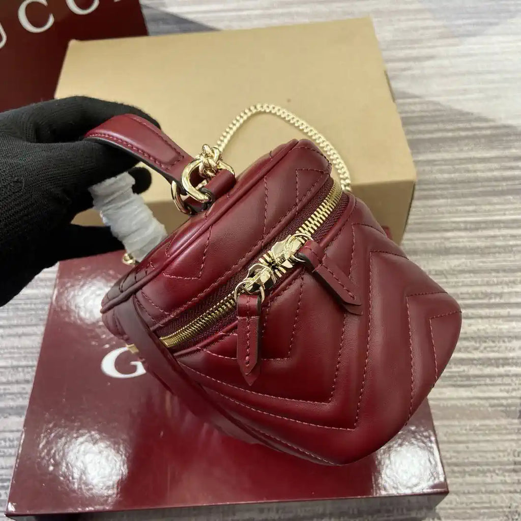 Gucci 837454 GG Marmont mini vanity bag Red