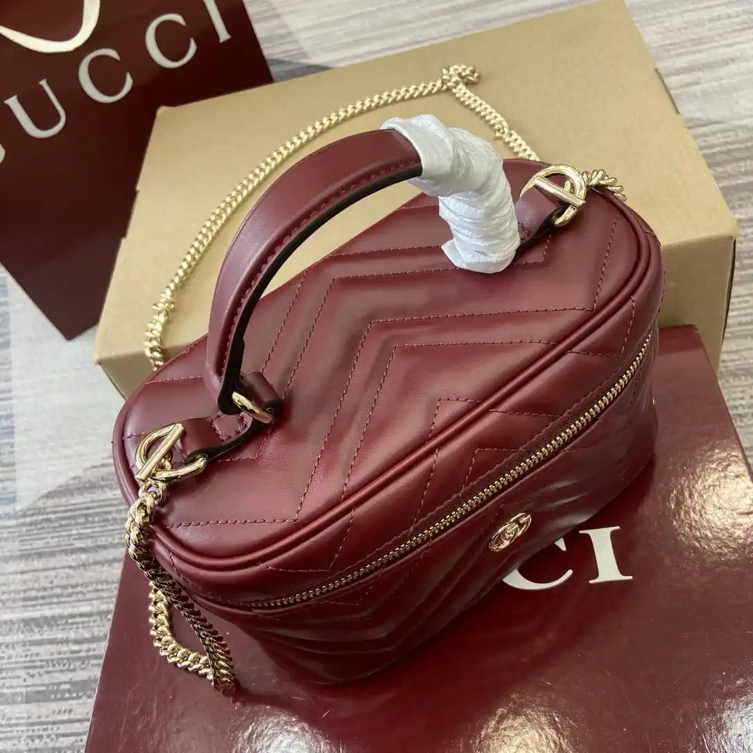 Gucci 837454 GG Marmont mini vanity bag Red