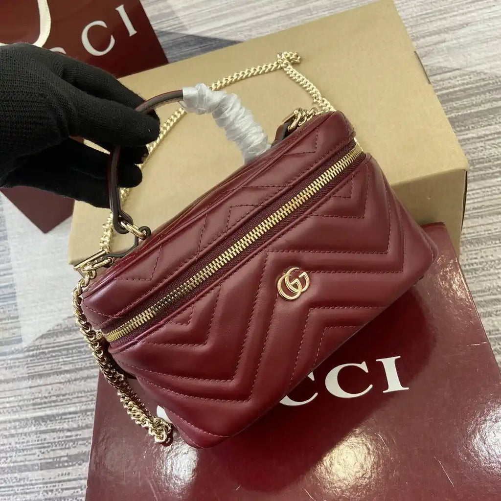 Gucci 837454 GG Marmont mini vanity bag Red