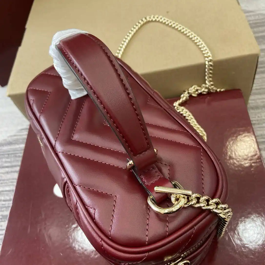 Gucci 837454 GG Marmont mini vanity bag Red