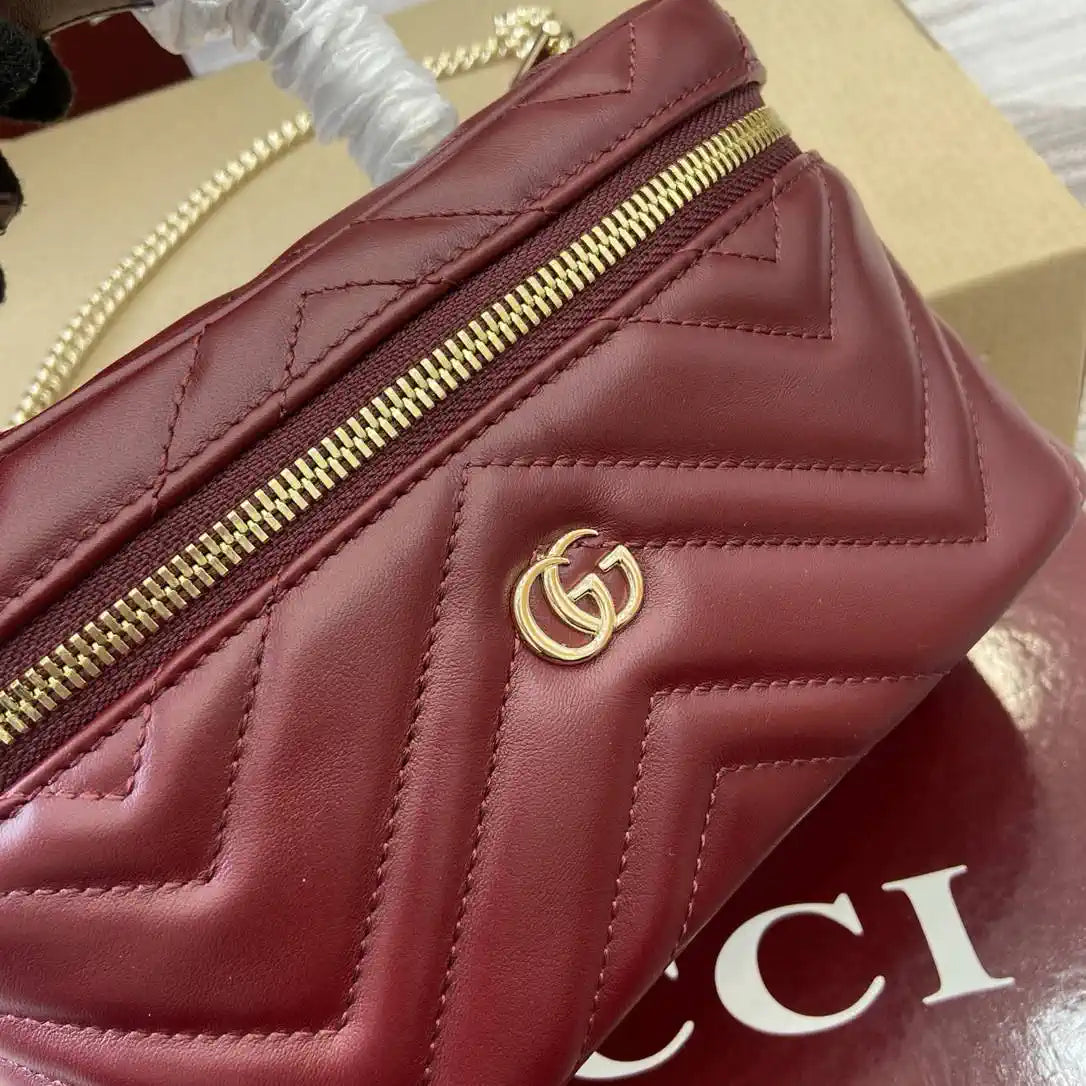 Gucci 837454 GG Marmont mini vanity bag Red