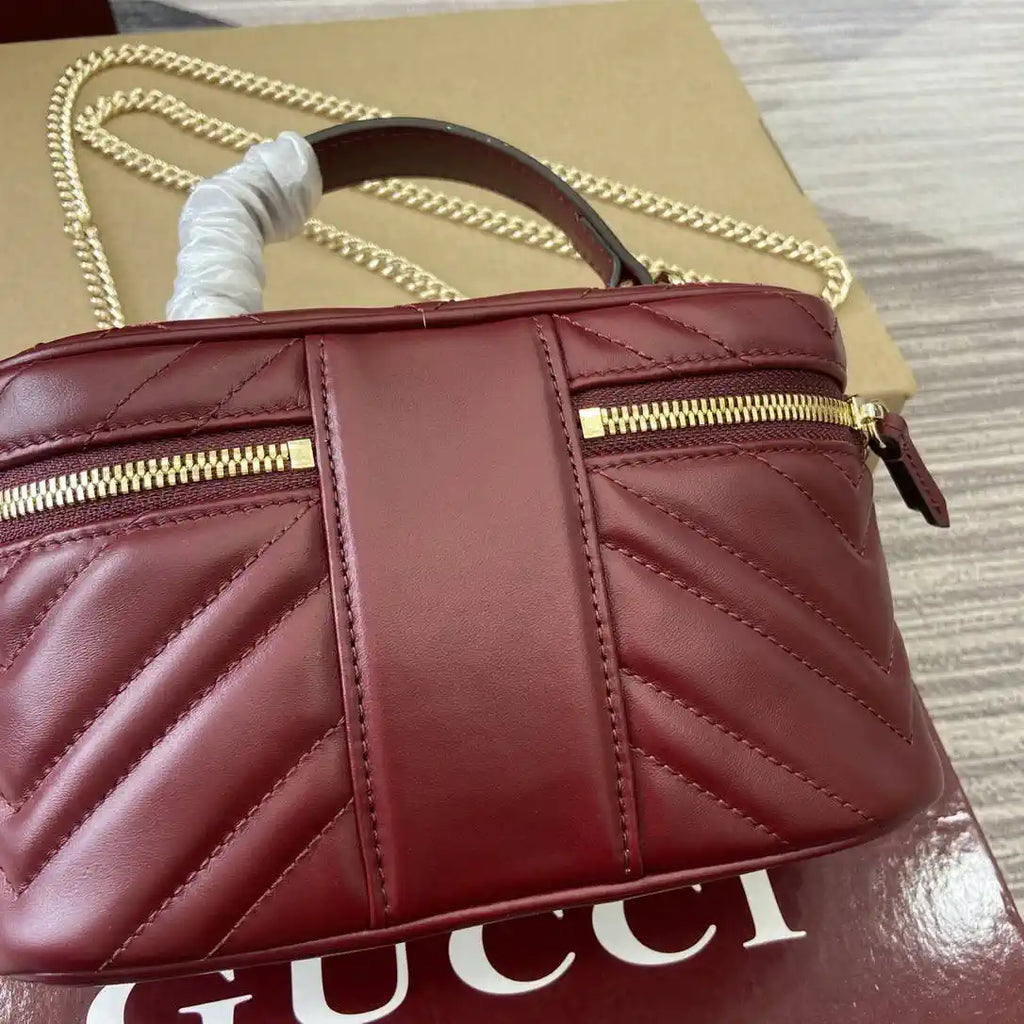 Gucci 837454 GG Marmont mini vanity bag Red
