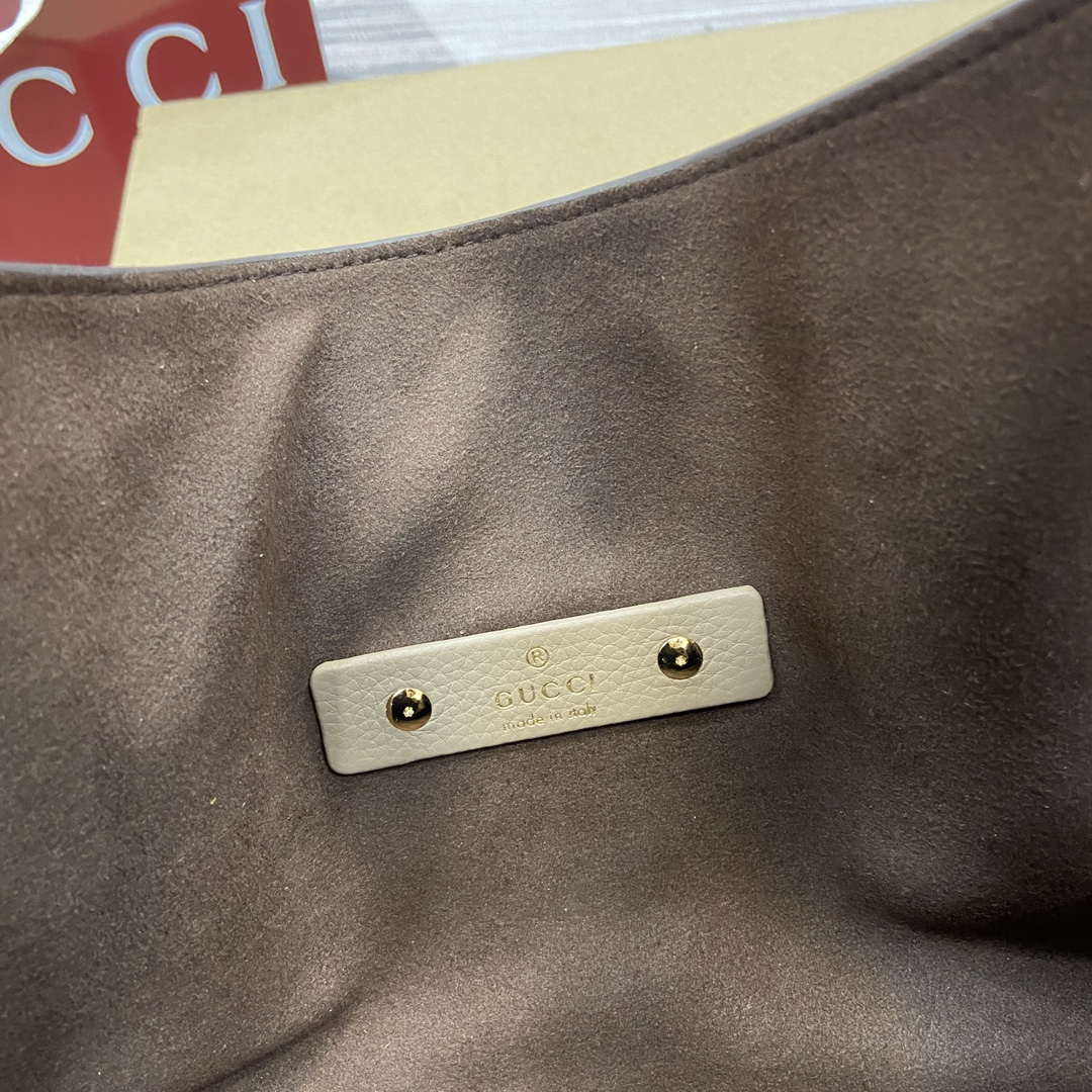 Gucci 837466 Gucci Softbit Maxi Shoulder Bag Taupe grainy - Default Title - View 10