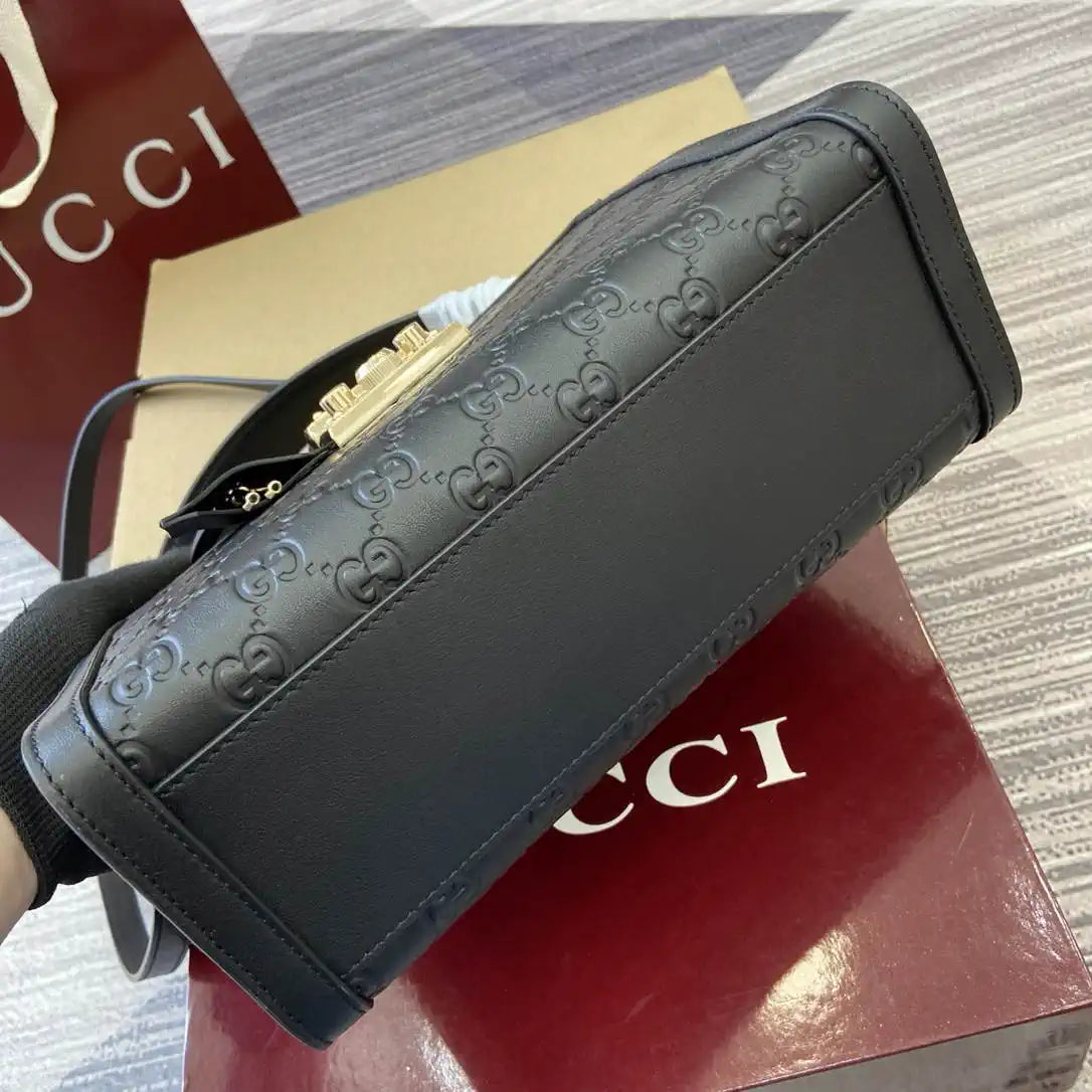 Gucci 838992 Padlock medium top handle bag  black GG leather