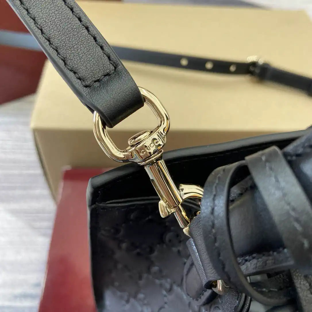 Gucci 838992 Padlock medium top handle bag  black GG leather