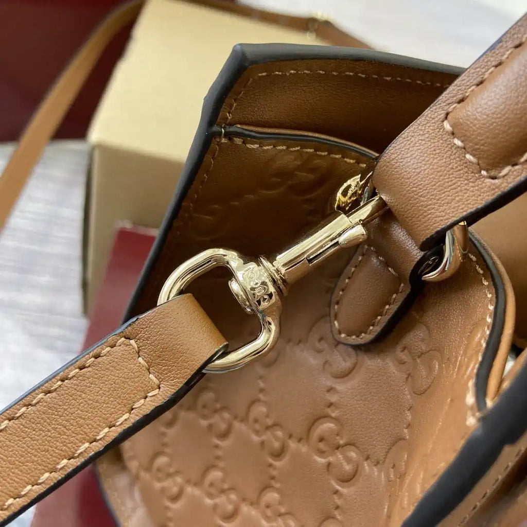 Gucci 838992 Padlock medium top handle bag Brown GG leather