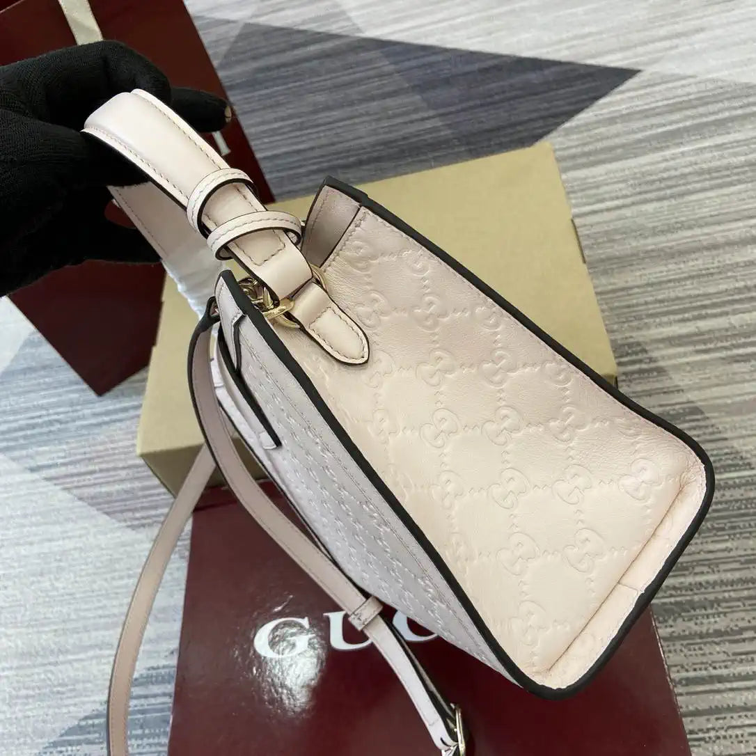 Gucci 838992 Padlock medium top handle bag Lithg Pink GG leather