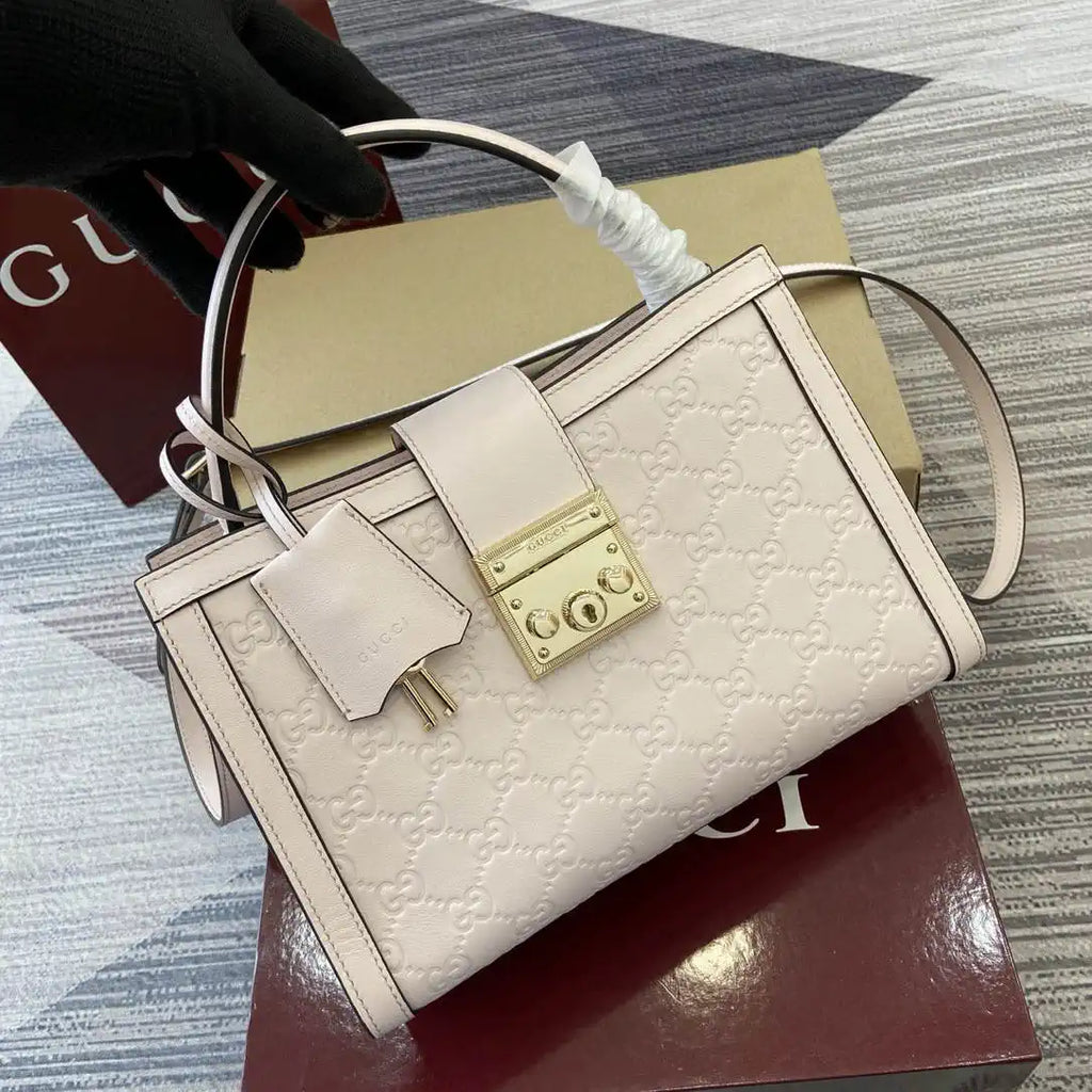 Gucci 838992 Padlock medium top handle bag Lithg Pink GG leather