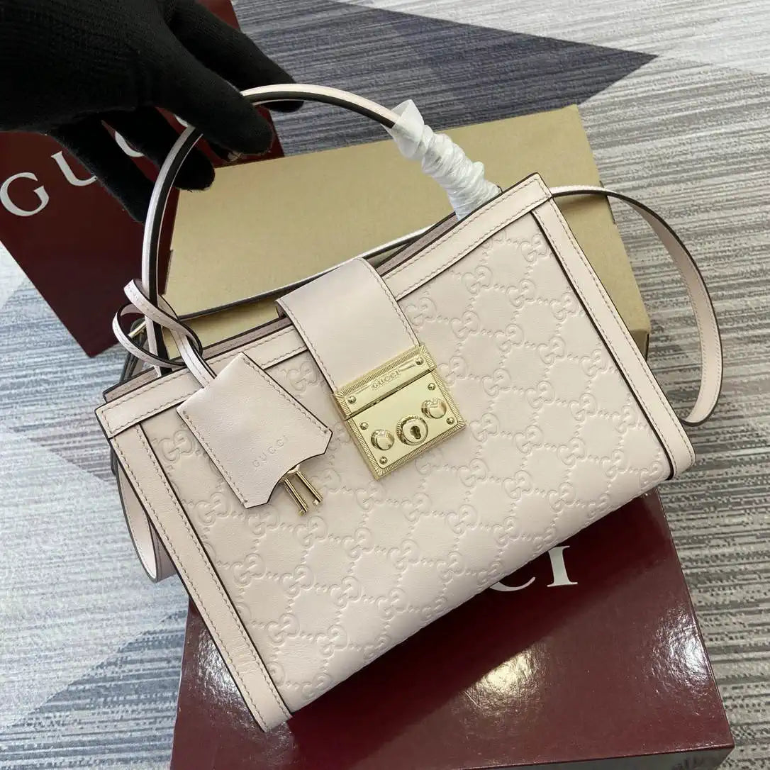 Gucci 838992 Padlock medium top handle bag Lithg Pink GG leather
