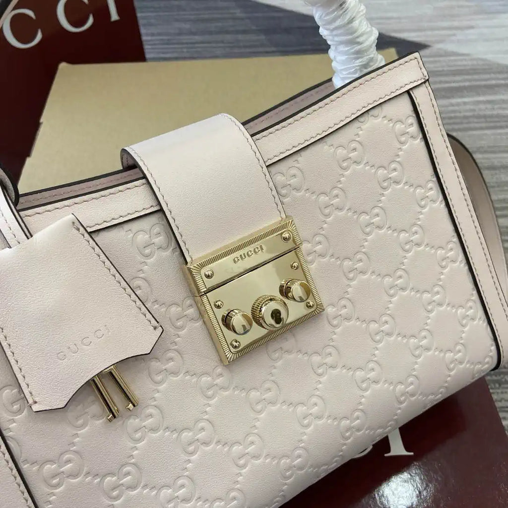 Gucci 838992 Padlock medium top handle bag Lithg Pink GG leather