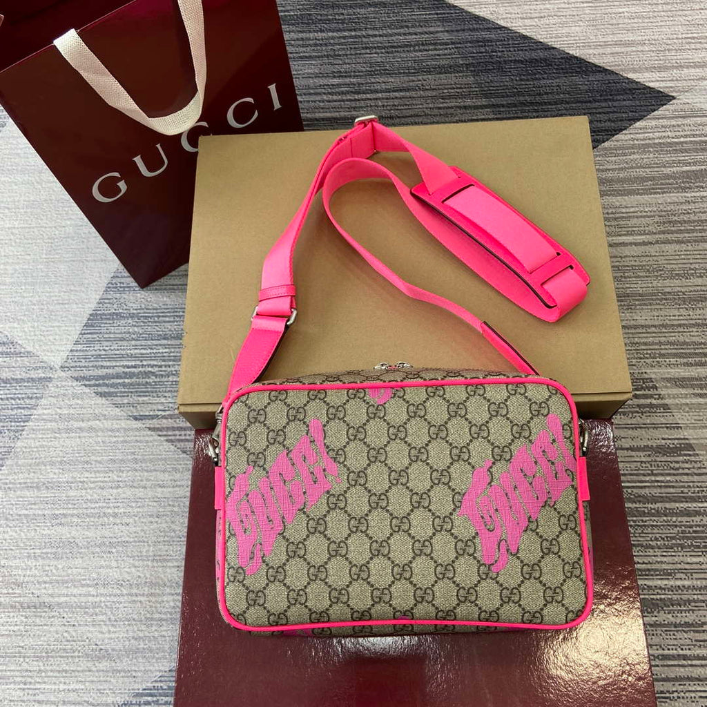 Gucci 839380 Medium Crossbody Bag With Print Bright pink