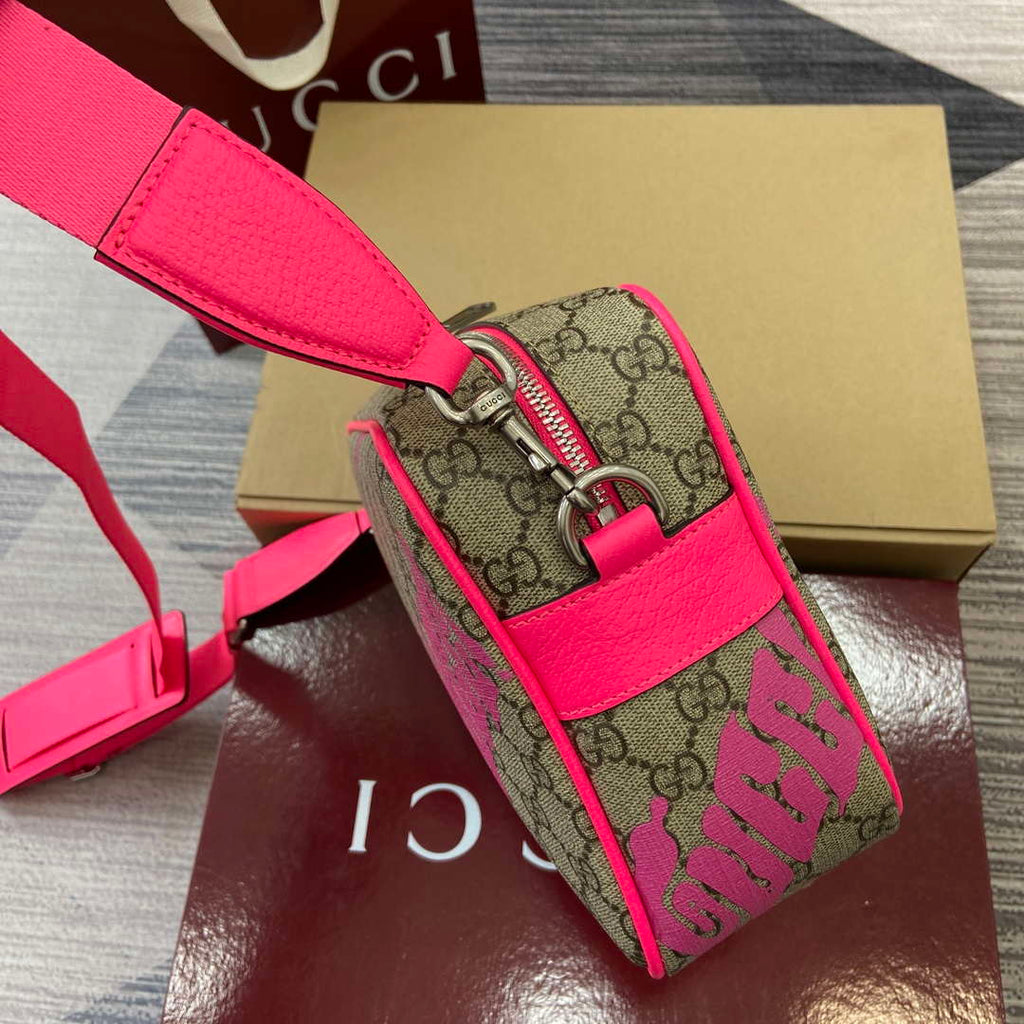 Gucci 839380 Medium Crossbody Bag With Print Bright pink