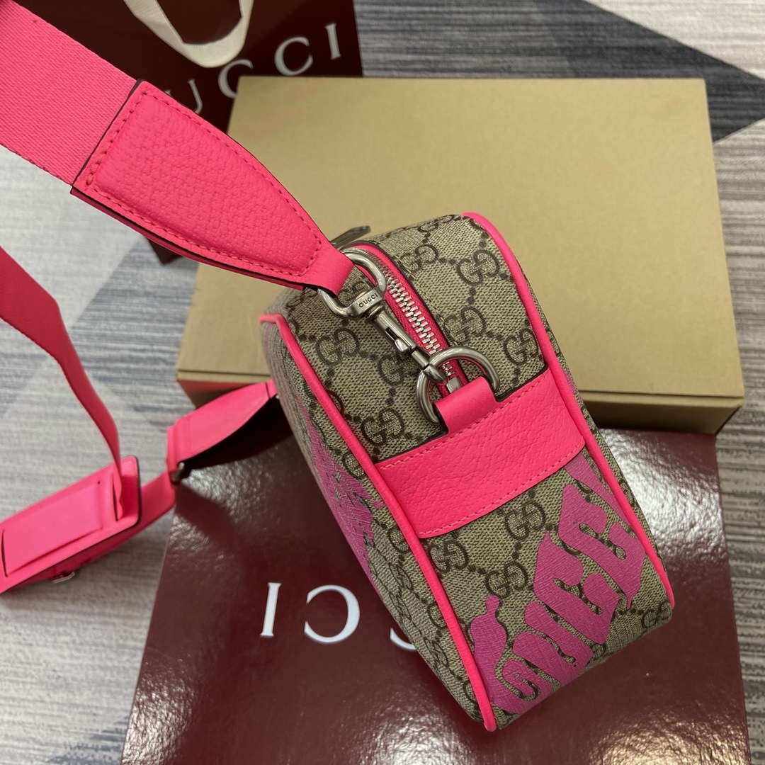 Gucci 839380 Medium Crossbody Bag With Print Bright pink