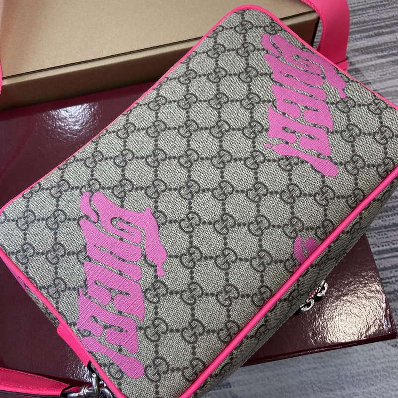 Gucci 839380 Medium Crossbody Bag With Print Bright pink