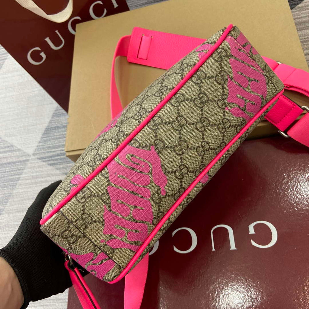 Gucci 839380 Medium Crossbody Bag With Print Bright pink