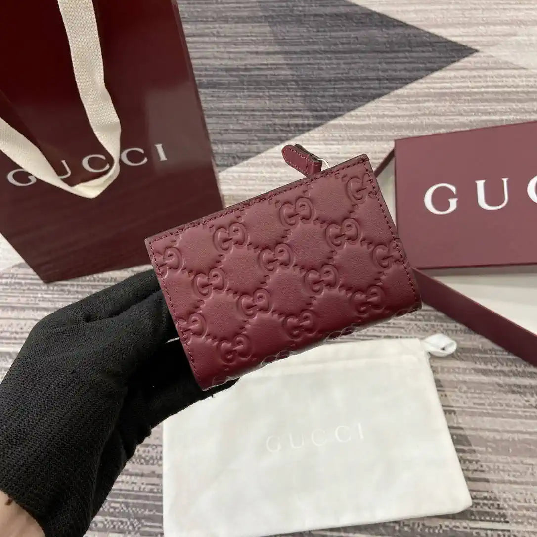 Gucci 847208 GG Emblem small wallet Rosso Ancora red GG leather