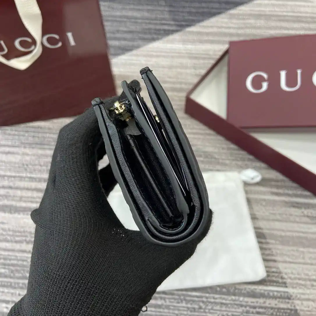 Gucci 847208 GG Emblem small wallet Rosso Black GG leather