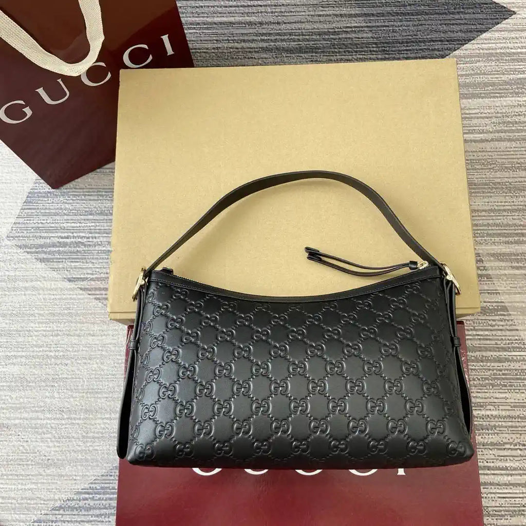 Gucci 847449 GG Emblem medium shoulder bag Black