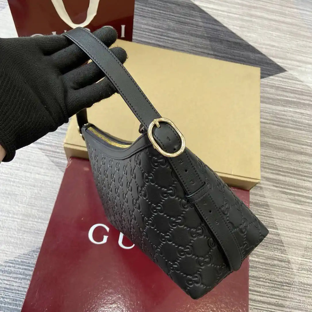 Gucci 847449 GG Emblem medium shoulder bag Black