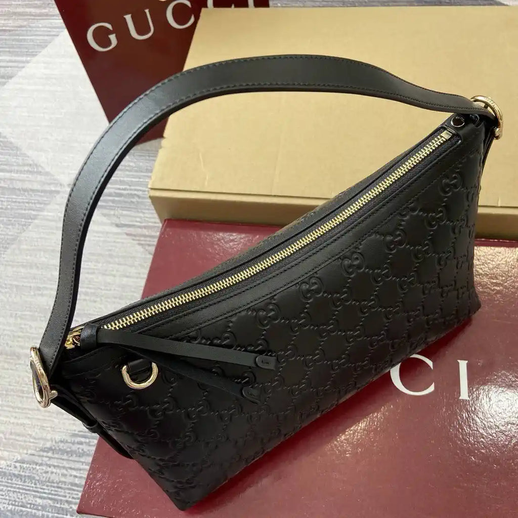 Gucci 847449 GG Emblem medium shoulder bag Black