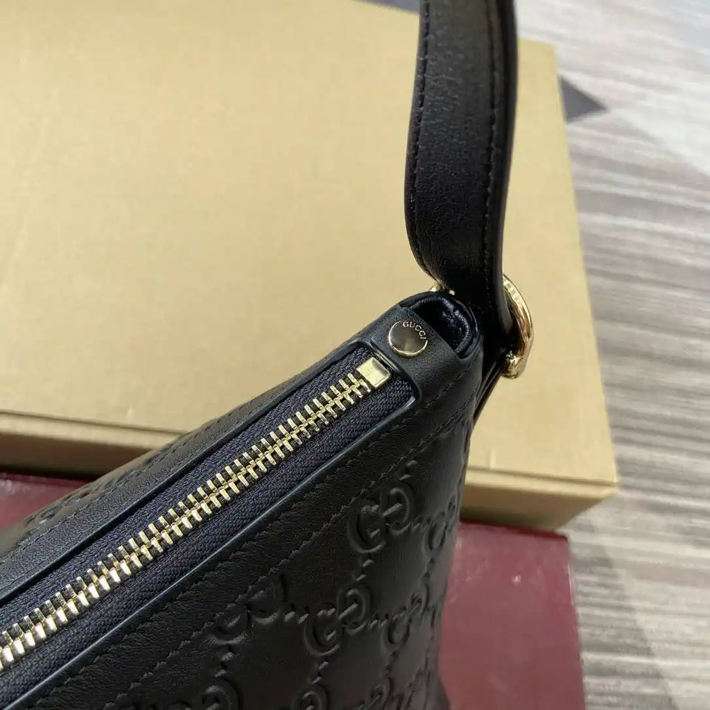 Gucci 847449 GG Emblem medium shoulder bag Black