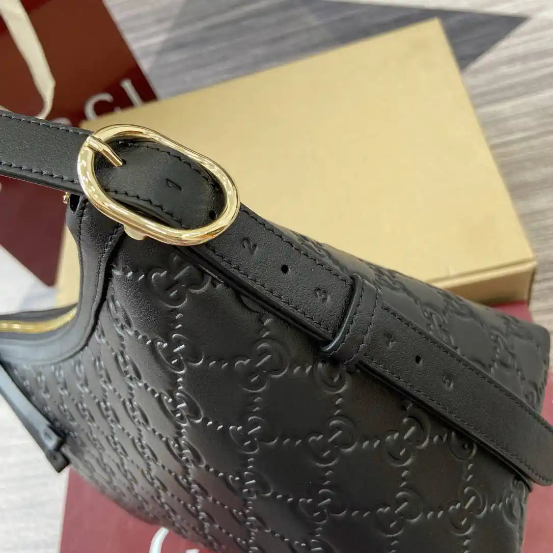 Gucci 847449 GG Emblem medium shoulder bag Black
