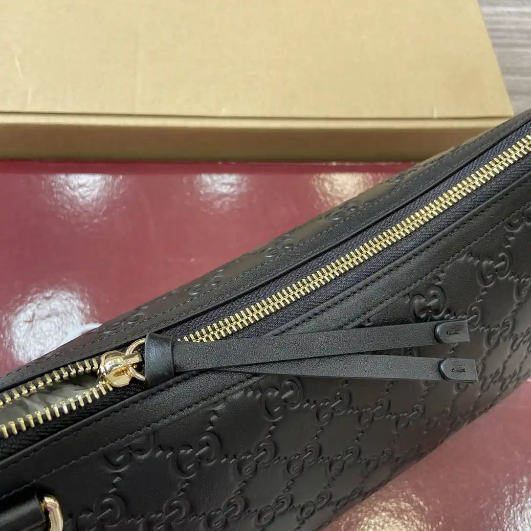 Gucci 847449 GG Emblem medium shoulder bag Black