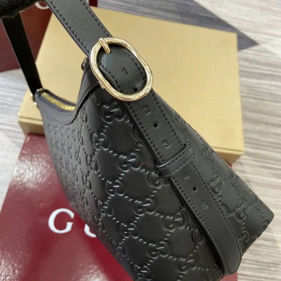 Gucci 847449 GG Emblem medium shoulder bag Black