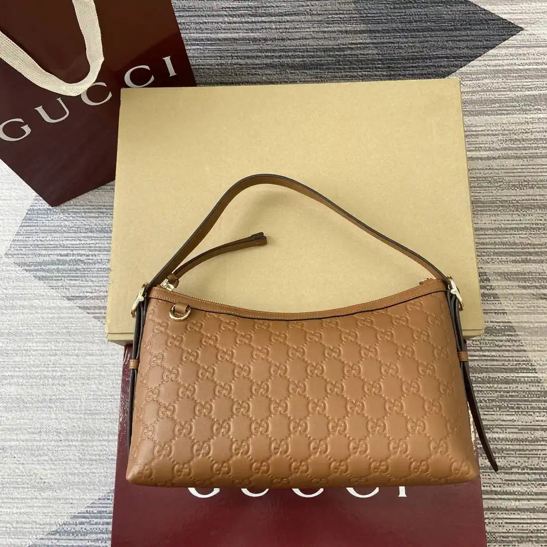 Gucci 847449 GG Emblem medium shoulder bag Brown