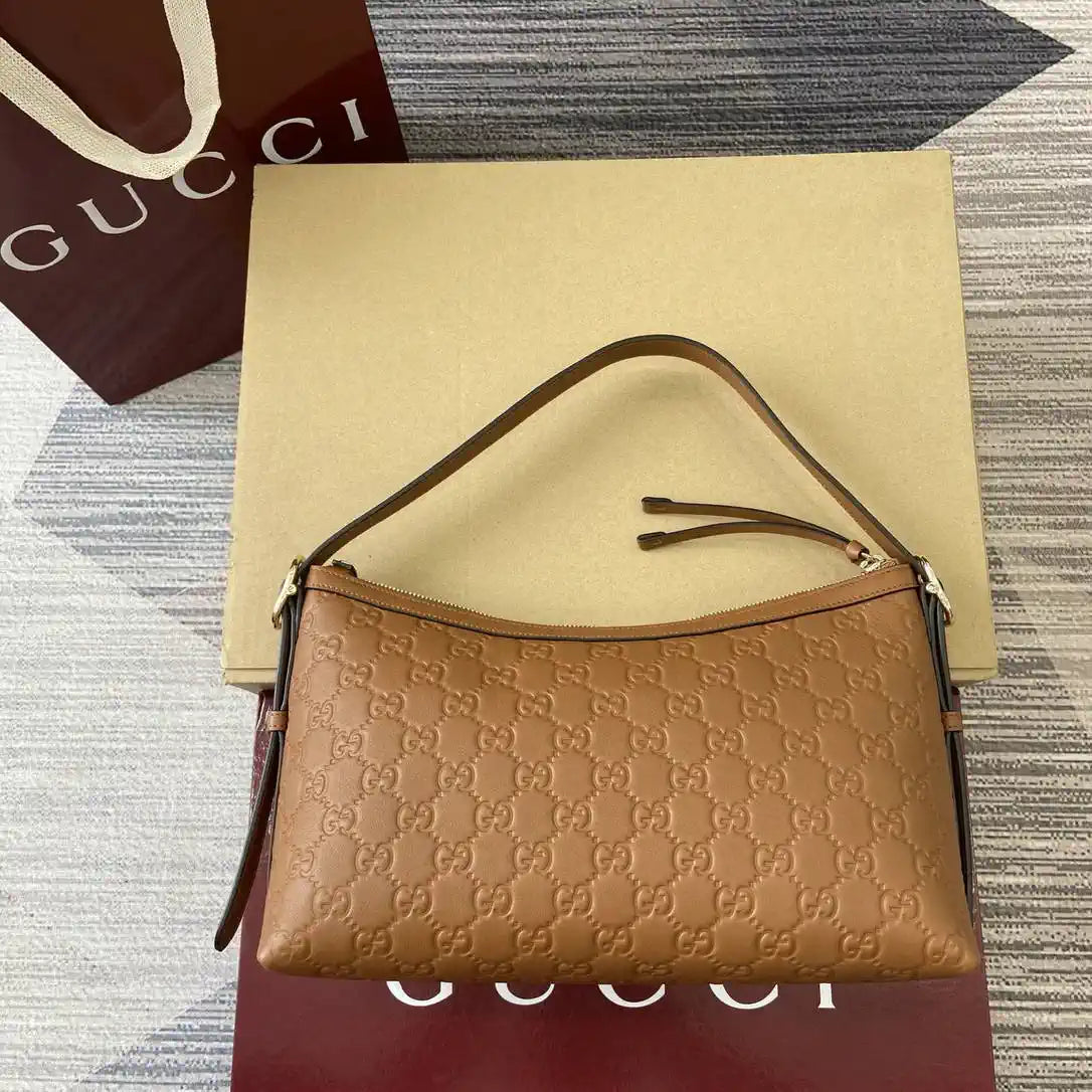 Gucci 847449 GG Emblem medium shoulder bag Brown