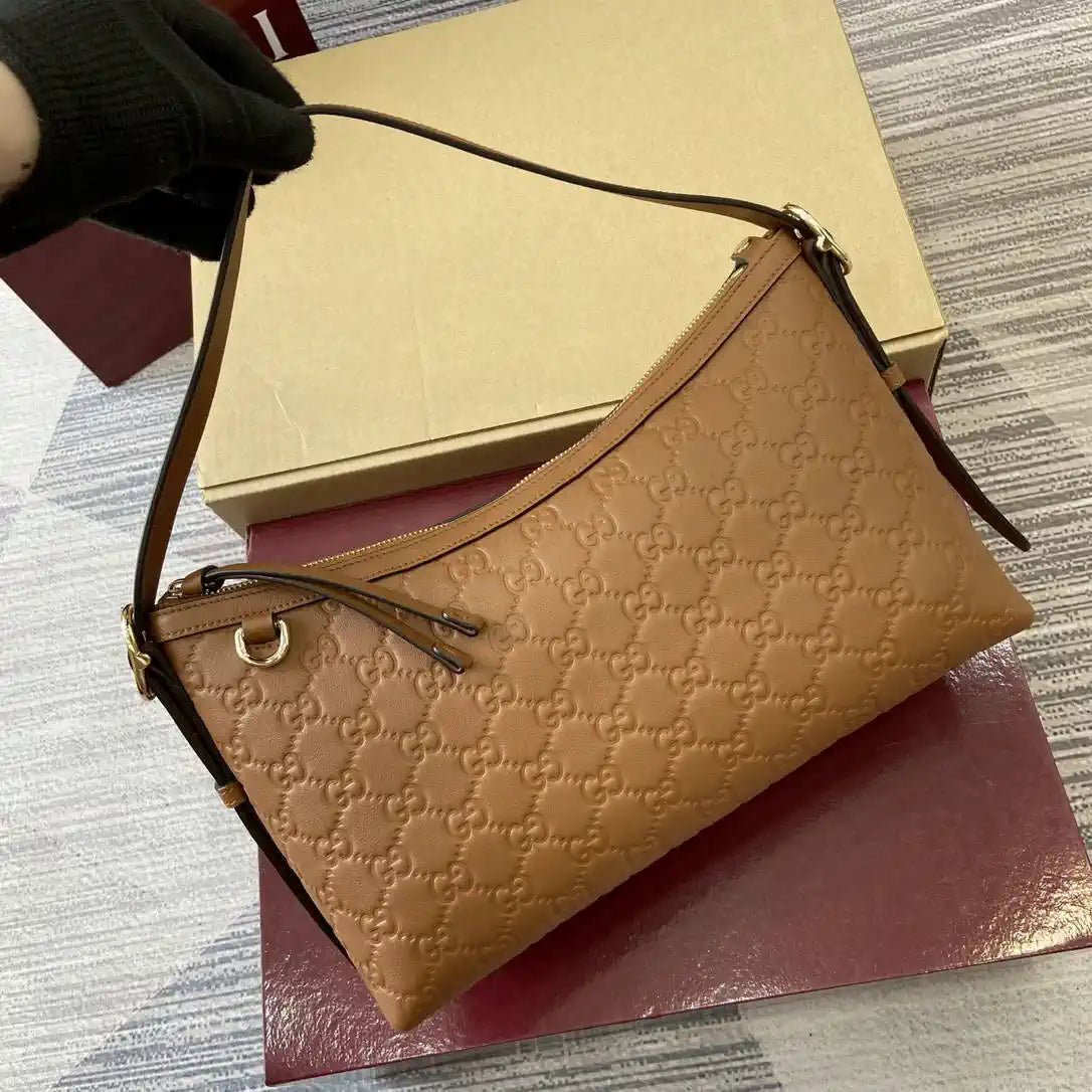Gucci 847449 GG Emblem medium shoulder bag Brown