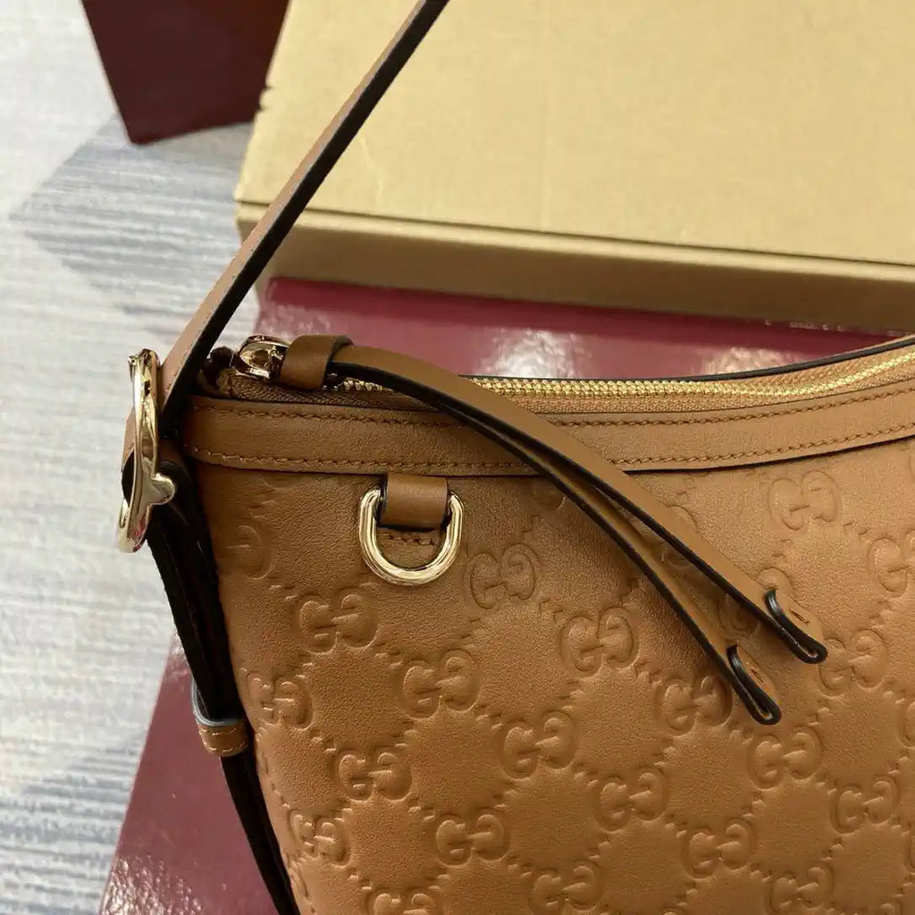 Gucci 847449 GG Emblem medium shoulder bag Brown