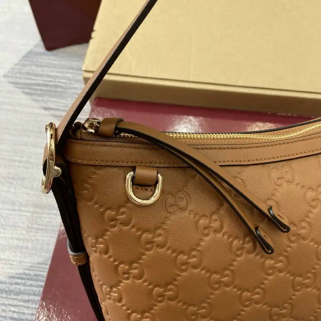 Gucci 847449 GG Emblem medium shoulder bag Brown