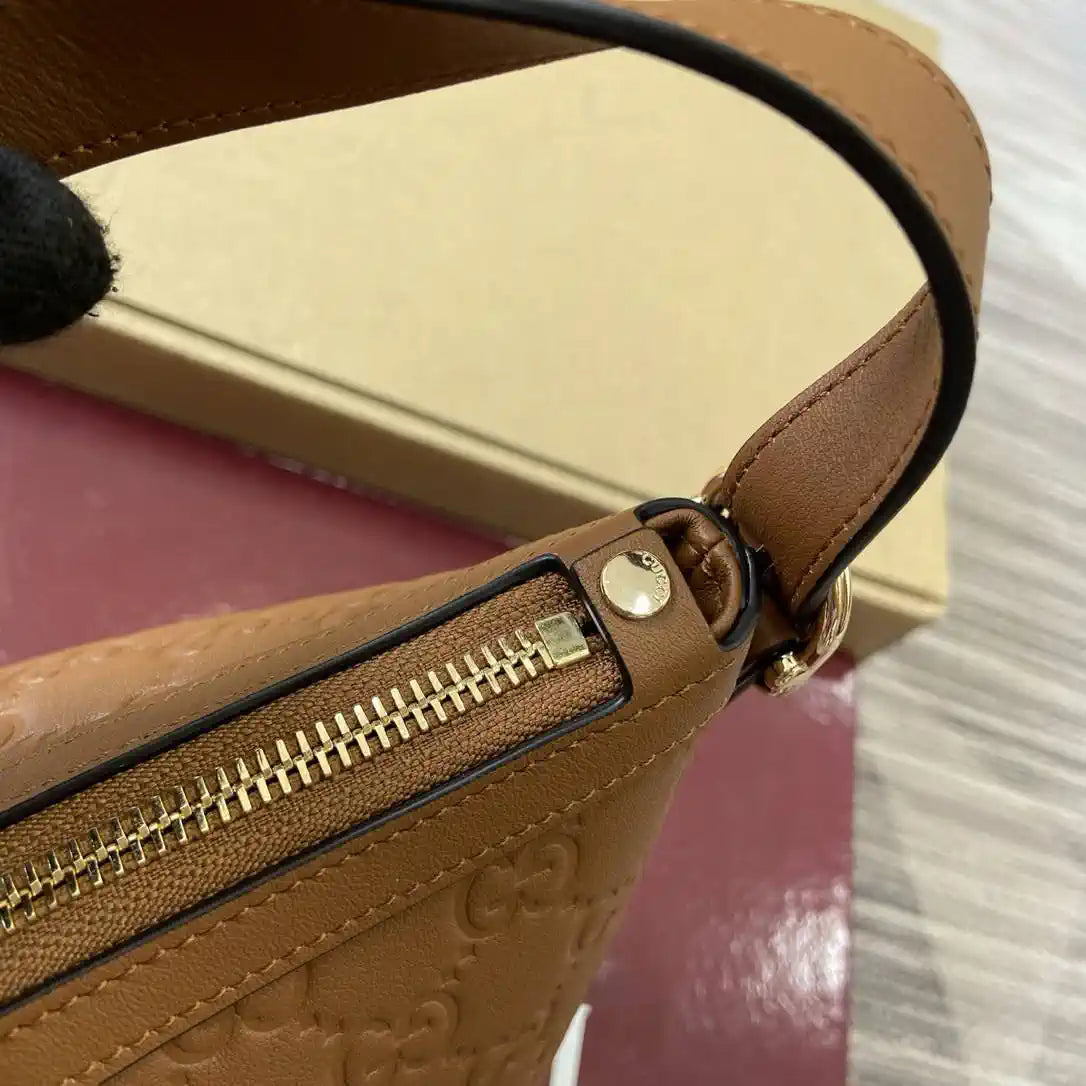 Gucci 847449 GG Emblem medium shoulder bag Brown