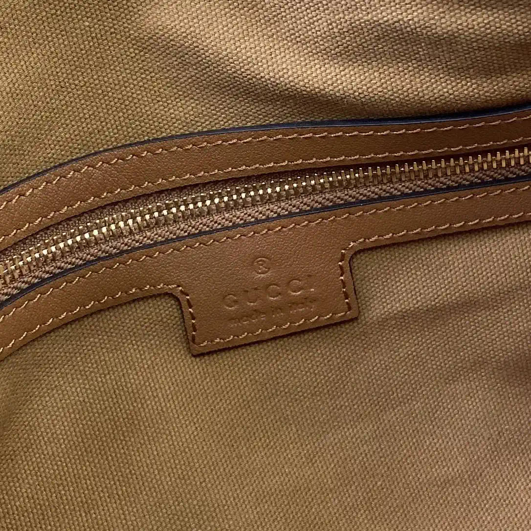 Gucci 847449 GG Emblem medium shoulder bag Brown