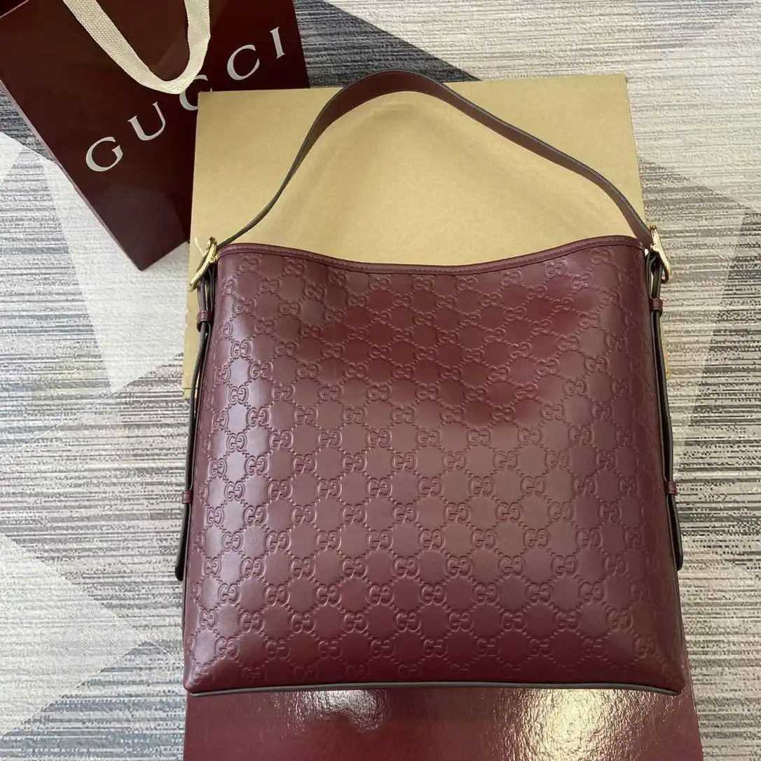 Gucci 847452 GG Emblem medium shoulder bag Red GG leather