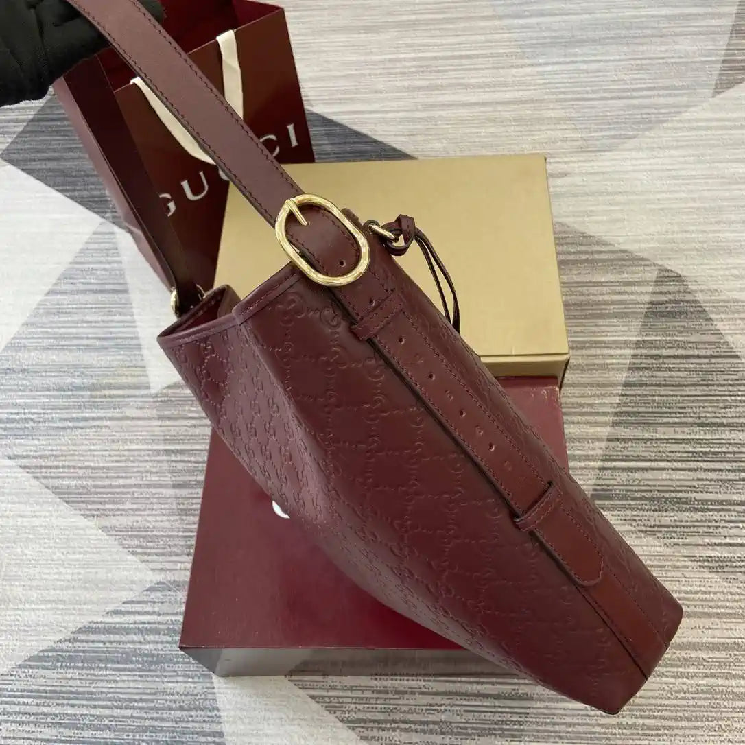 Gucci 847452 GG Emblem medium shoulder bag Red GG leather