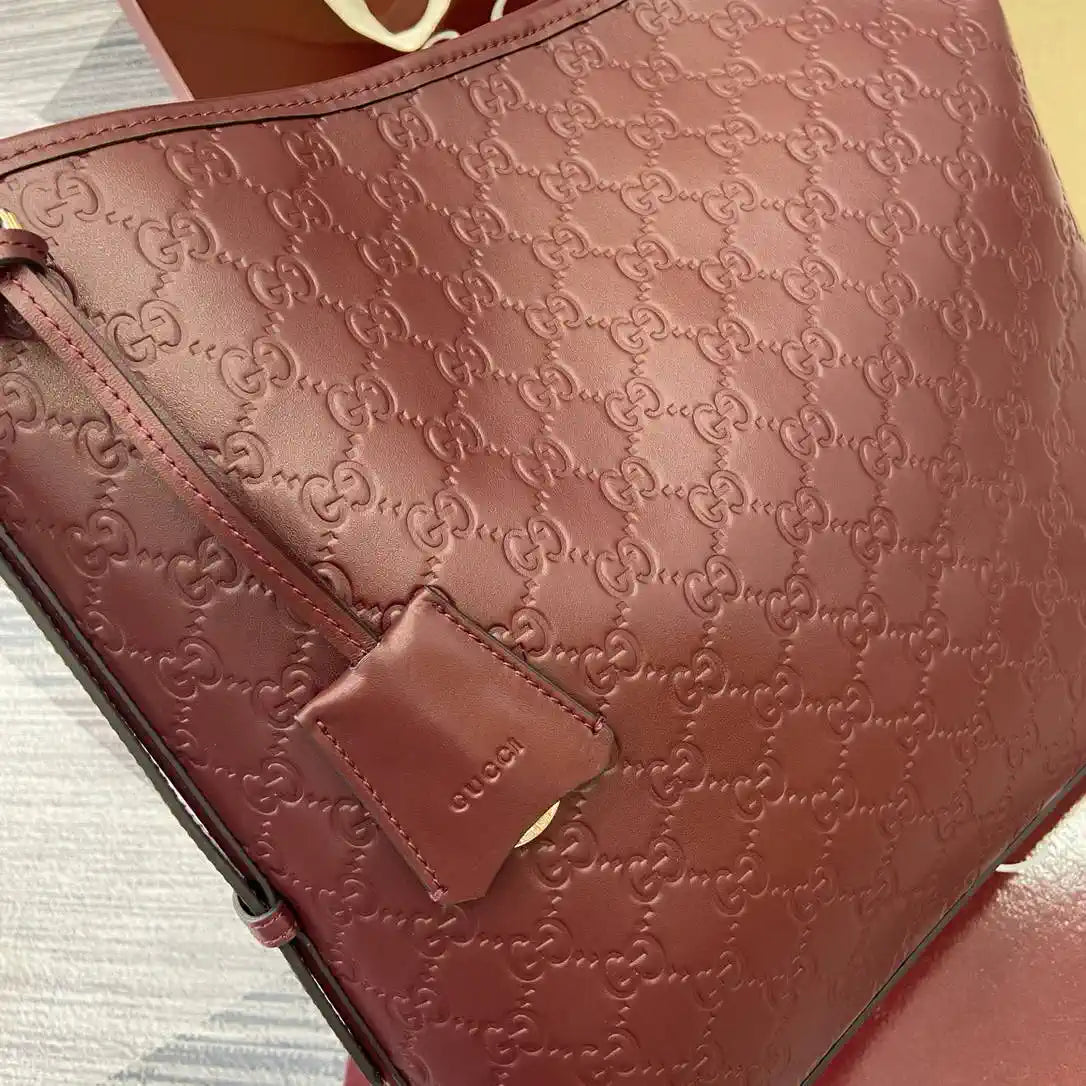Gucci 847452 GG Emblem medium shoulder bag Red GG leather