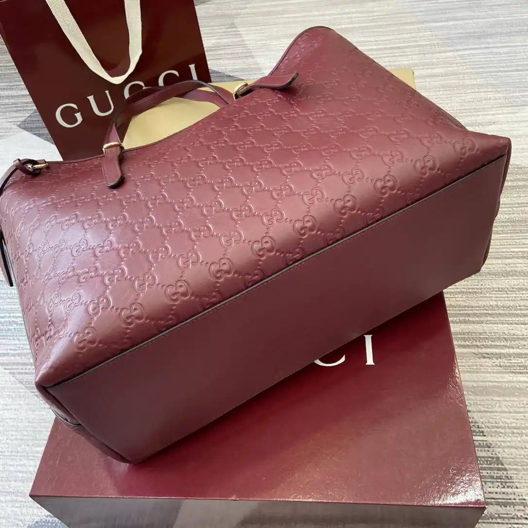 Gucci 847455 GG Emblem Large tote bag Red
