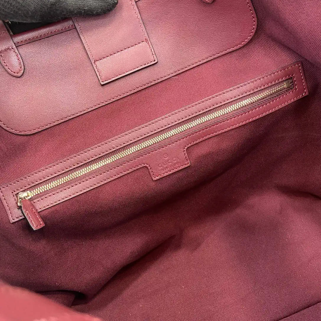 Gucci 847455 GG Emblem Large tote bag Red