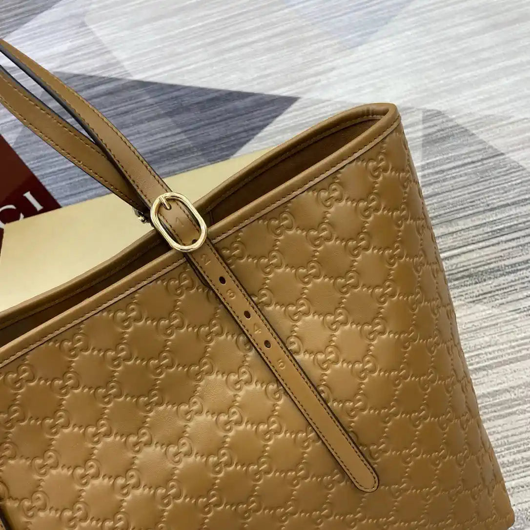 Gucci 847455 GG Emblem Large tote bag Brown