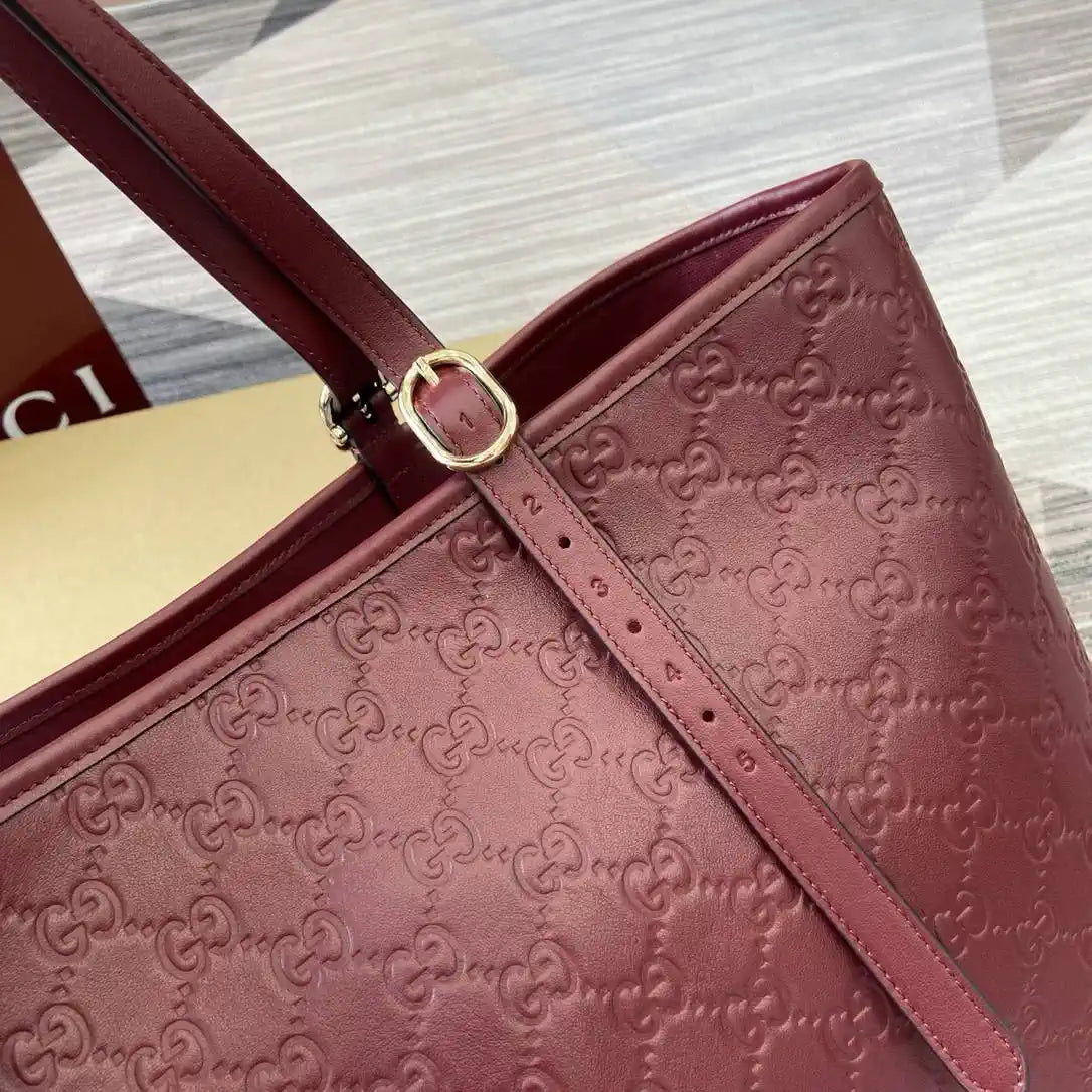 Gucci 847455 GG Emblem Large tote bag Red
