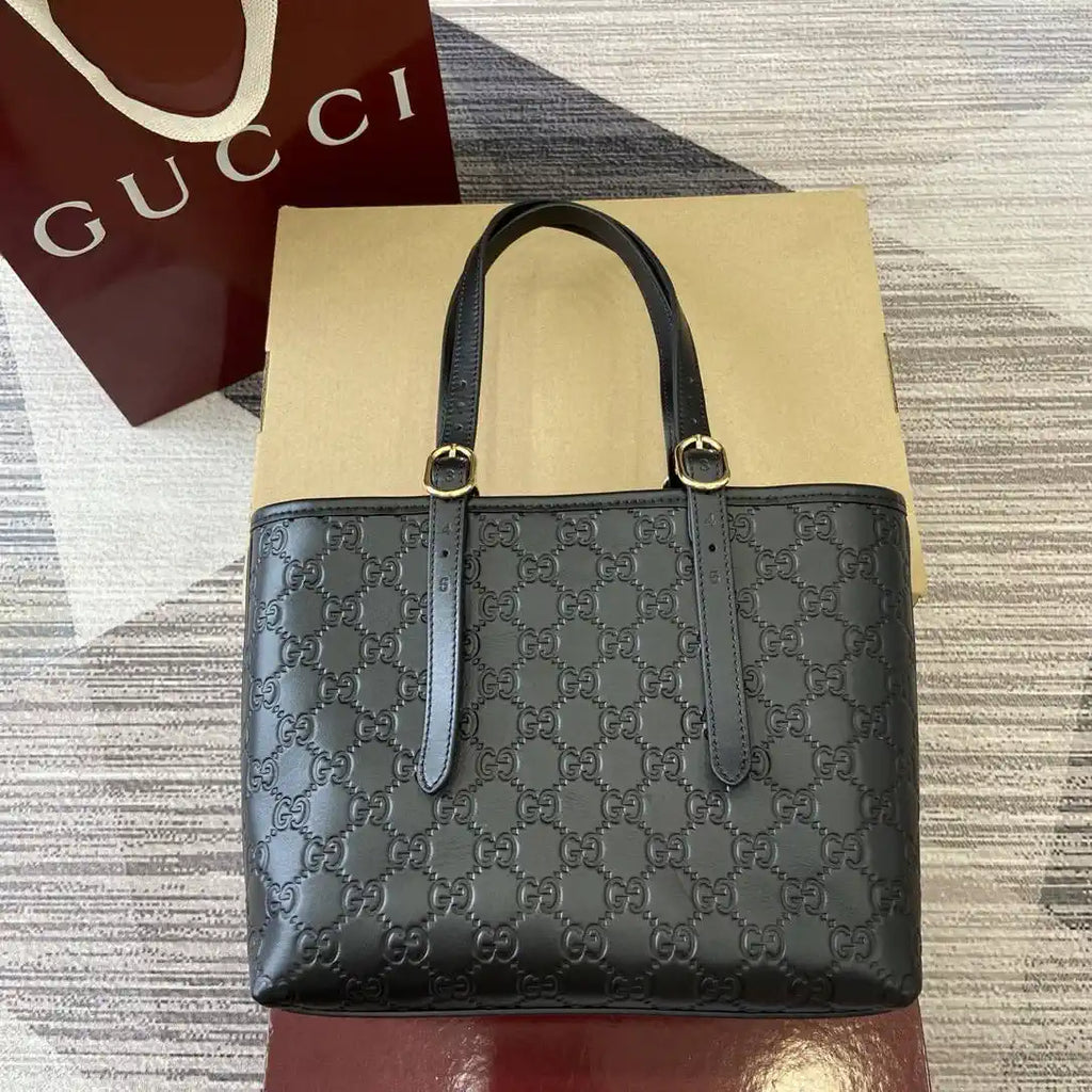 Gucci 847456 GG Emblem medium tote bag Black